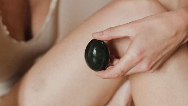 Nephrite jade yoni egg